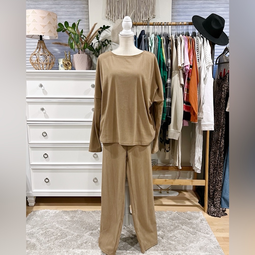 Boutique | Camel Tan Ribbed Long Sleeve Pant Lounge Set size Medium